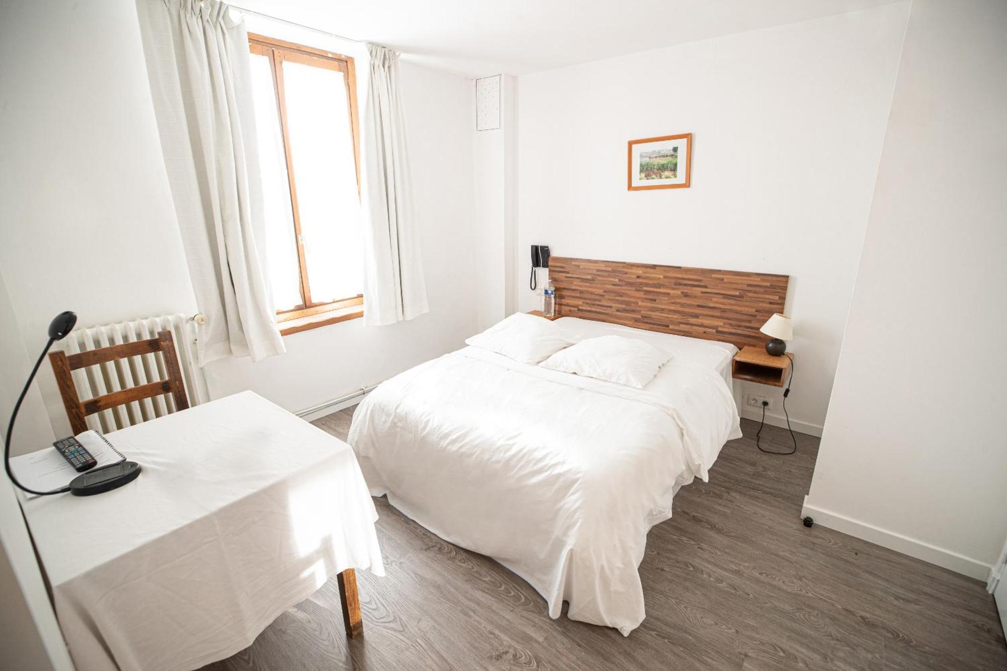 Hotel Restaurant Des 4 Ecluses Gaillon Room photo